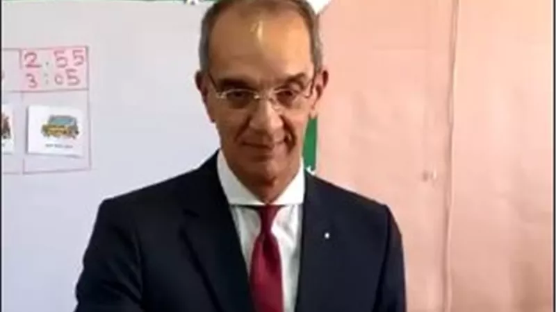 انتخابات مجلس النواب.. وزير الاتصالات يدلي بصوته داخل المدرسة اليابانية بالشيخ زايد 