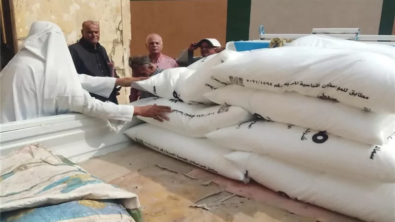 الأسمدة المدعمة متوفرة.. الزراعة تضخ 120 ألف شكارة يوميًا وتؤكد انتظام الصرف