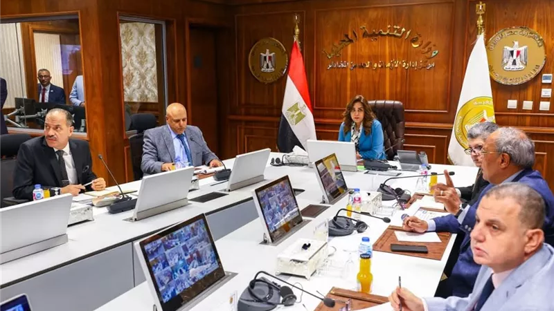 التنمية المحلية تتابع سير انتخابات مجلس النواب مع محافظي المرحلة الأولى