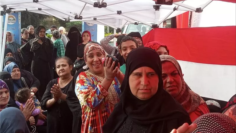المنظمة المصرية لحقوق الإنسان.. تزايد إقبال السيدات على لجان الاقتراع في المرحلة الأولى