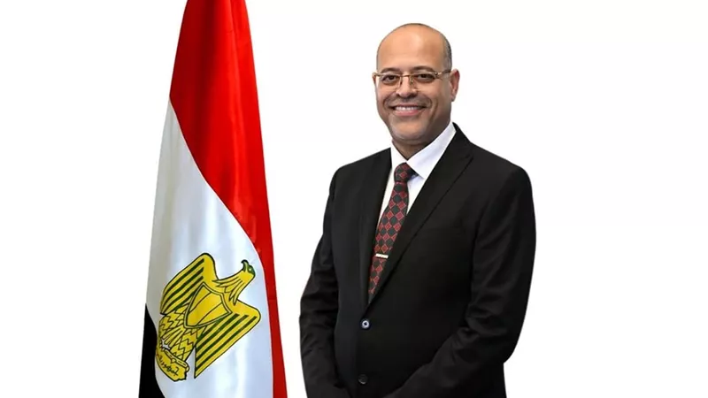 وزير العمل يعتمد 2.1 مليون جنيه رعاية صحية واجتماعية لـ 553 عاملًا غير منتظم