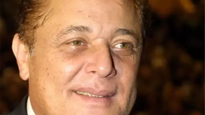 في ذكرى رحيله.. محمود عبدالعزيز «الساحر» الذي عشق الحياة والفن حتى آخر لحظة