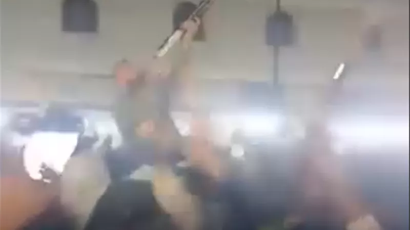 نائب حزب النور أحمد خليل يحتفل بفوزه بمقعد العامرية والدخيلة وبرج العرب بإطلاق نار