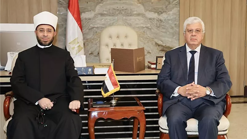 خلال لقائه وزير الأوقاف.. التعليم: بنك المعرفة يدعم تمكين الأئمة والبحث الدعوي