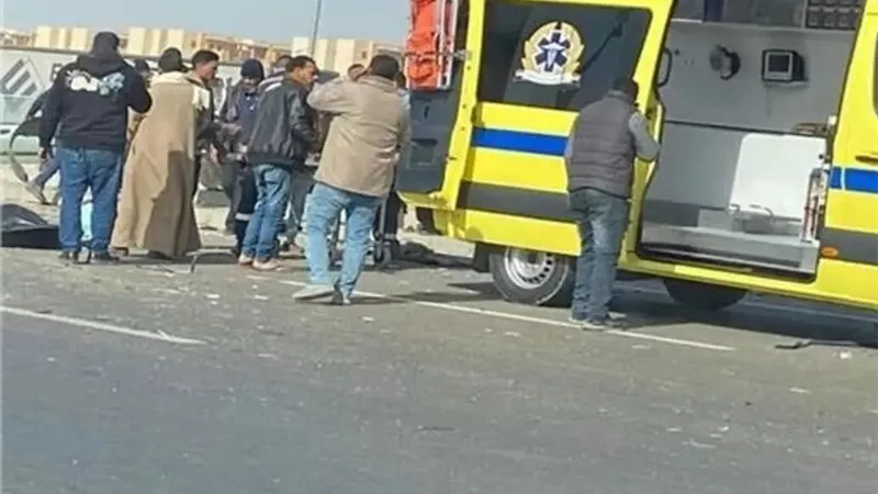 حادث مروع بطريق الفرافرة.. إصابة 31 شخصًا في انقلاب أتوبيس بالوادي الجديد