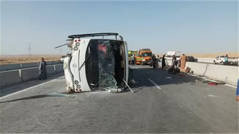 إصابة 13 راكبا في حادث إنقلاب أتوبيس أعلى كوبري الخزان بأسوان 