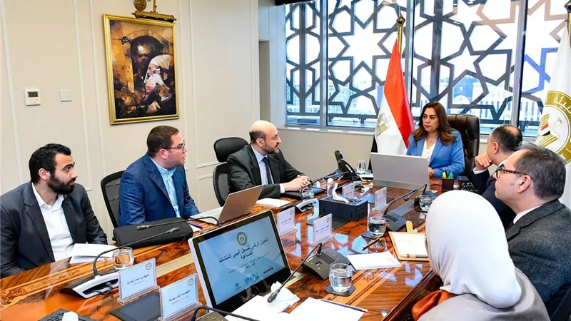 وزيرة التنمية المحلية تطلق النسخة التجريبية للسجل البيئي الرقمي للمنشآت الصناعية
