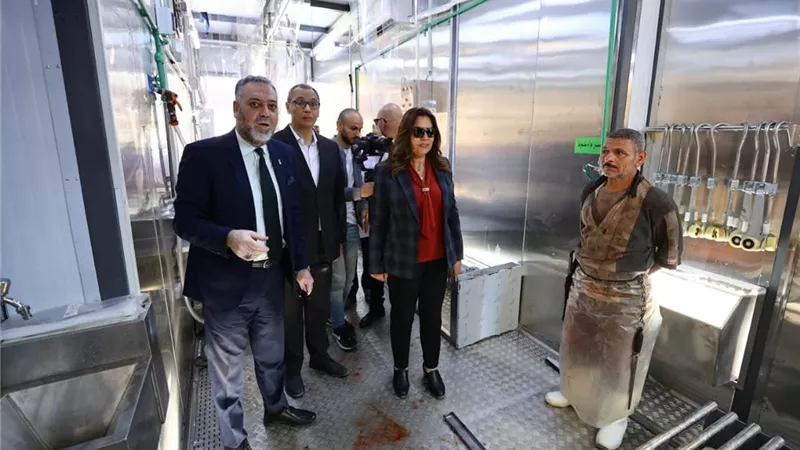 وزيرة التنمية المحلية تطلق أول مجزر متنقل في مصر لخدمة المناطق النائية والحدودية