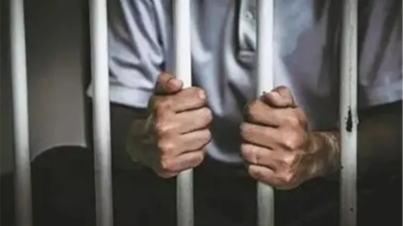 حبس موظفة وسيدة منقبة 4 أيام لاتهامهما بسرقة فرع شركة اتصالات بالوراق تحت تهديد السلاح
