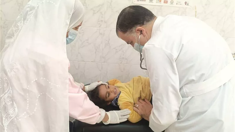 صحة المنيا: قافلة حياة كريمة تخدم 1071 مواطنًا ببني مزار 