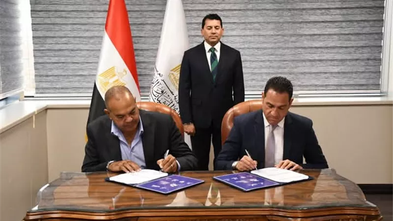 الرياضة توقع بروتوكول بطولة العالم للسباحة بالزعانف 2026 بشرم الشيخ