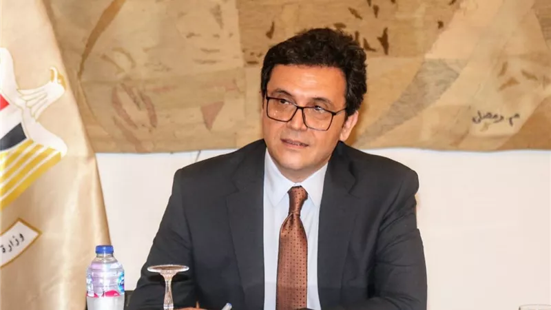 مستجدات حادث أتوبيس طلاب أسوان.. وزير الثقافة يتابع الحالة الصحية للمصابين