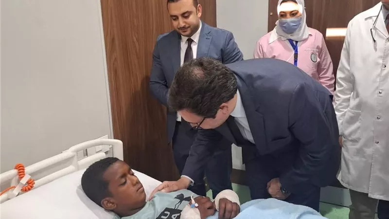 بعد حادث طريق إسنا.. وزير الثقافة يتابع الحالة الصحية لطلاب أسوان