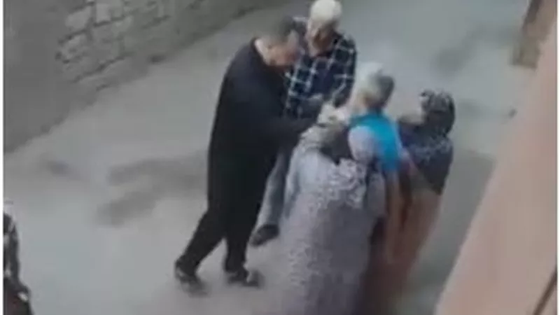 خلافات الجيرة السبب.. الأمن يكشف ملابسات مشاجرة سيدات كفر صقر بالشرقية 