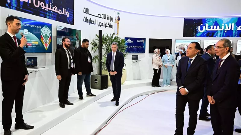 رئيس الوزراء يناقش عددا من خريجي مبادرات وزارة الاتصالات وأصحاب الشركات الناشئة
