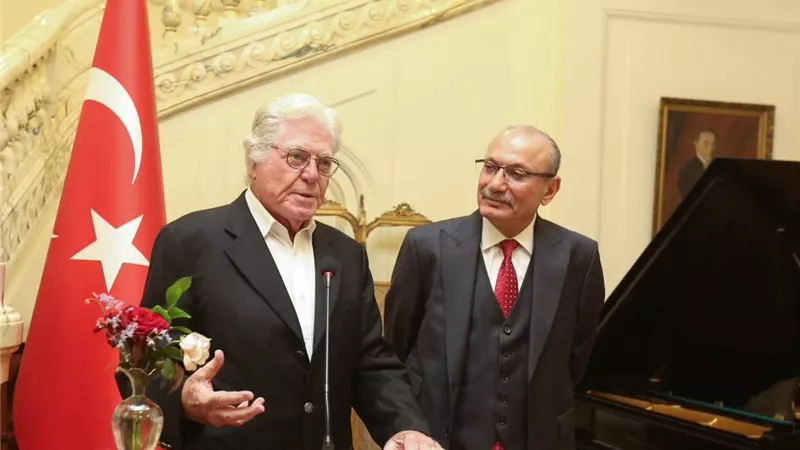 تركيا تحتفي بمشاركتها الواسعة في مهرجان القاهرة السينمائي.. حفل استقبال رفيع في السفارة التركية بالقاهرة