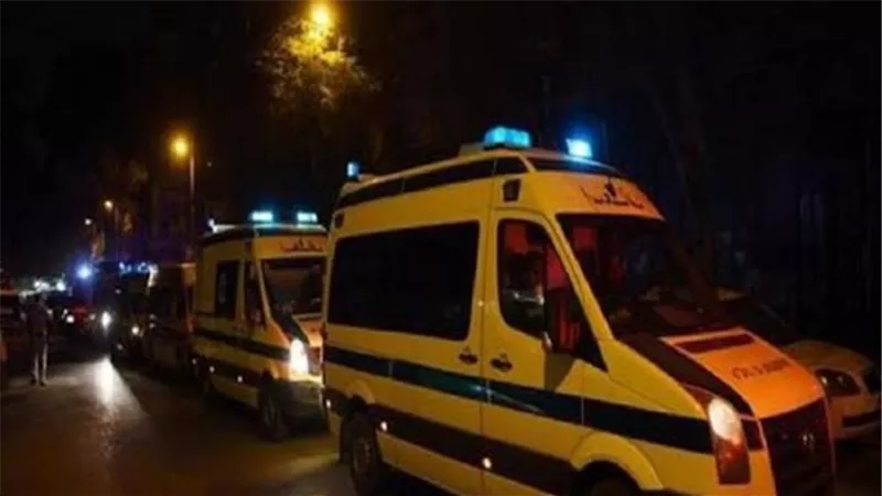 مصرع شخص وإصابة آخر في حادث تصادم سيارة بعمود إنارة بالمنيا
