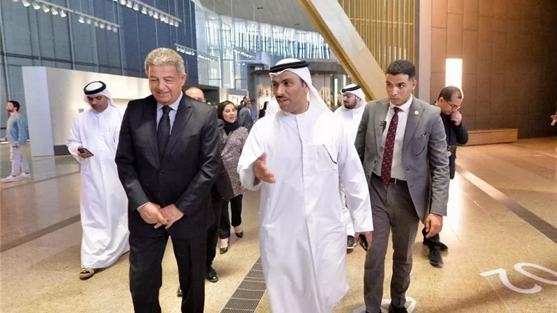 وزير الإعلام البحريني يزور الأهرامات والمتحف المصري الكبير برفقة رئيس الأعلى للإعلام