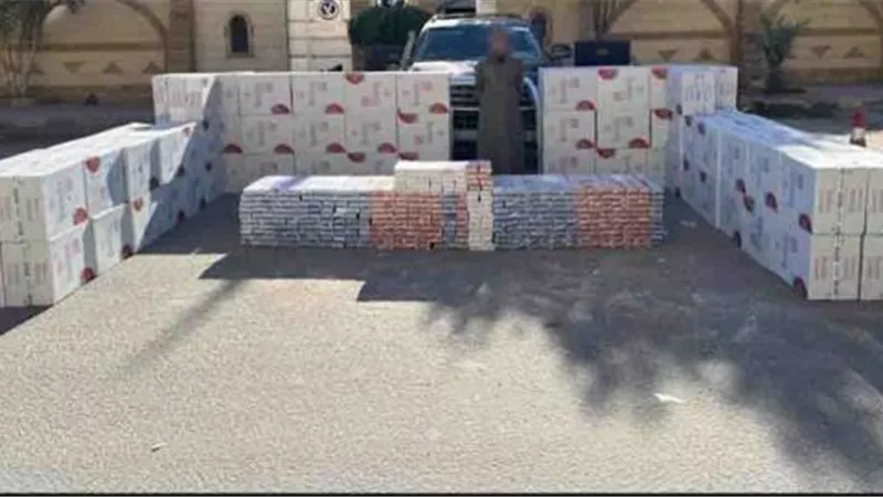 ضبط عاطل بحوزته 87 ألف عبوة سجائر مهربة ومجهولة المصدر في مطروح 