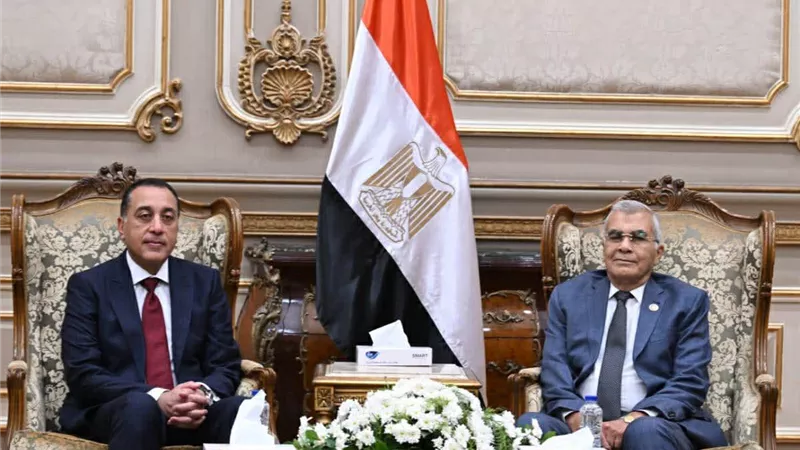 مدبولي يهنئ عصام فريد برئاسة مجلس الشيوخ