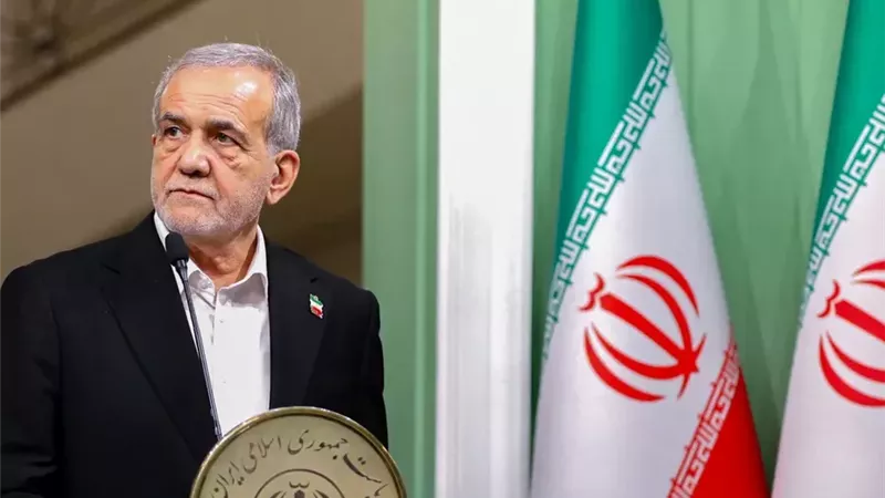 الرئيس الإيراني:  نقل العاصمة من طهران أمر إجباري وحتمي