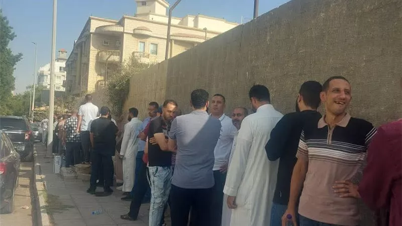 استمرار توافد أبناء الجالية المصرية في جدة للإدلاء بأصواتهم في انتخابات النواب