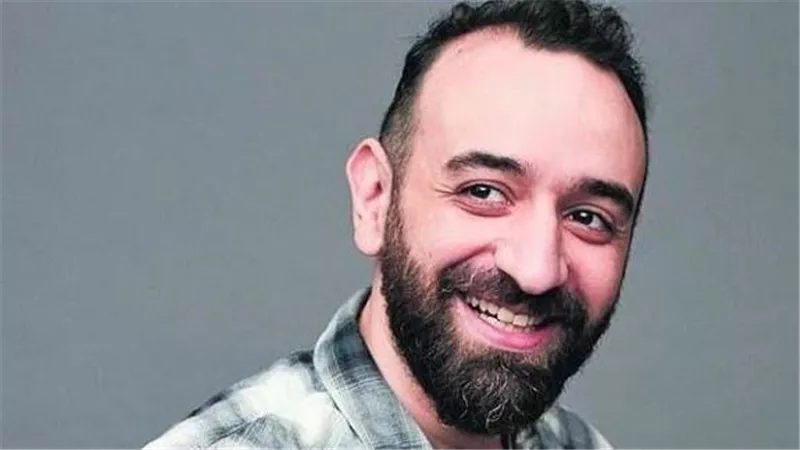 في عيد ميلاد عمرو سلامة.. صانع جيل جديد ورجل يعشق الفن خلف الكاميرا