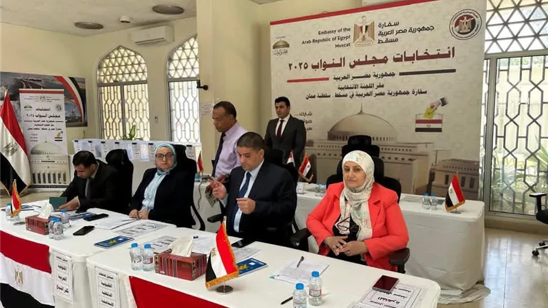 توافد الناخبين على مقر الاقتراع بسلطنة عُمان لليوم الثاني بانتخابات النواب