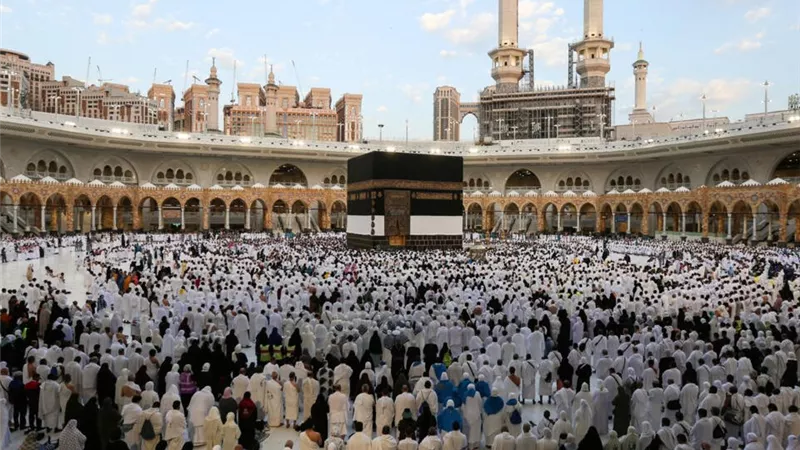أسعار برامج ومستويات حج الجمعيات الأهلية لموسم 1447 – 2026 (تفاصيل)