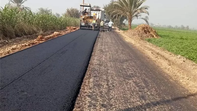 الخطة الاستثمارية تدعم بني مزار.. أعمال رصف وتجميل للشوارع الحيوية