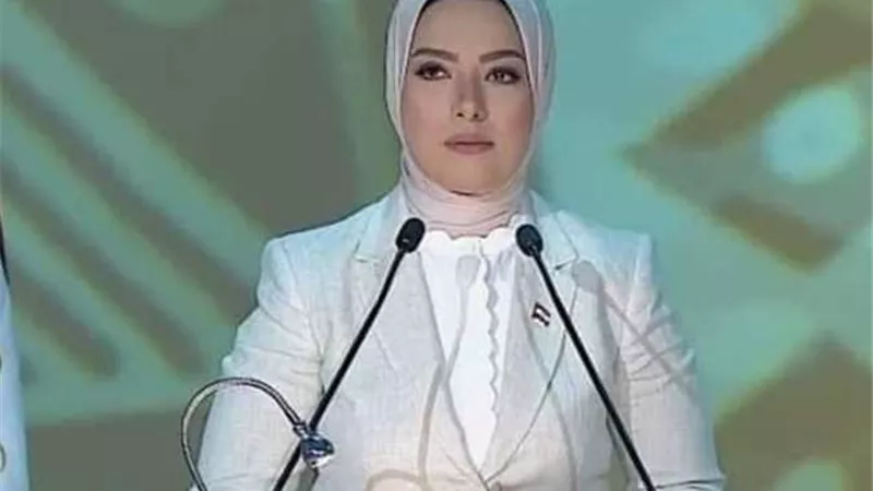 آية عبد الرحمن بين الحجاب والموت على الهواء.. جدل محتدم حول استمرارها في «دولة التلاوة»