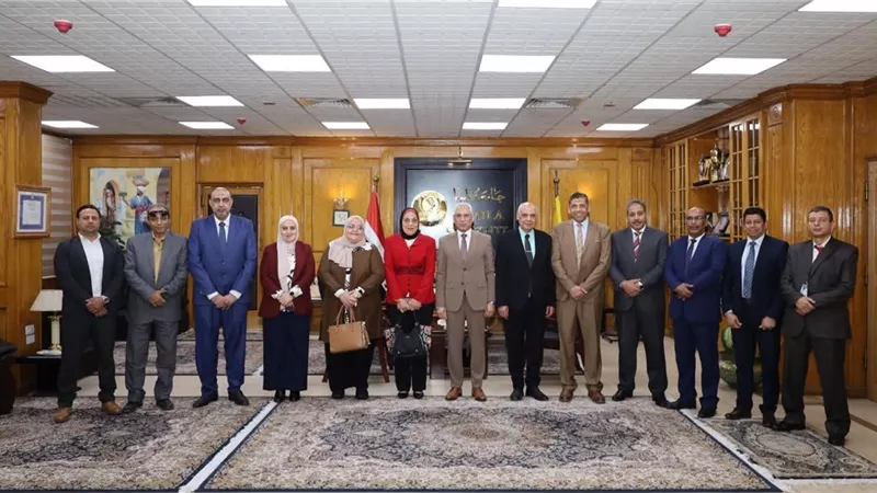 رئيس جامعة المنيا يستقبل وفد “الجودة والاعتماد” لتقييم كلية العلوم مؤسسيًا وبرامجيًا