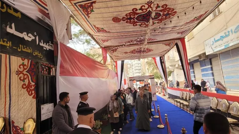 توافد المواطنين للمشاركة في انتخابات مجلس النواب بالشرقية  