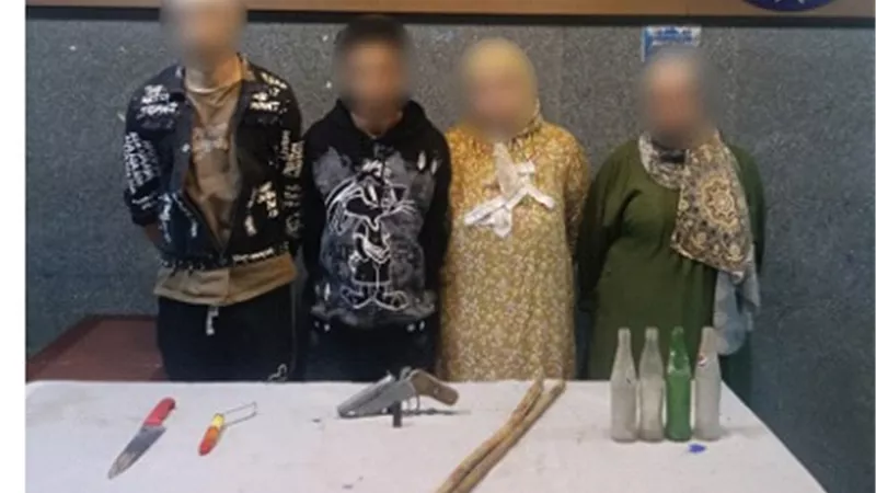 بعد مشاجرة طاحنة بالمطرية.. القبض على سيدتين وسائق وشاب على خلفية واقعة تحرش