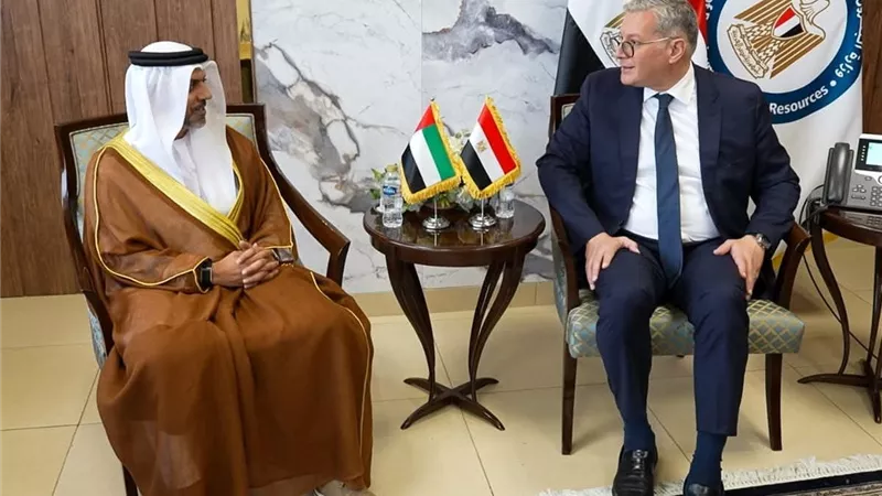 وزير البترول يبحث مع سفير الإمارات تعزيز الشراكة في قطاع الغاز والطاقة