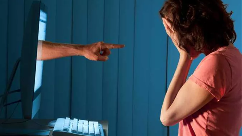 ابتزاز الخصوصية الزوجية.. جريمة تهدم البيت والمجتمع
