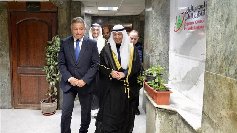 رئيس الأعلى للإعلام ووزير الإعلام الكويتي يبحثان سبل التعاون المشترك