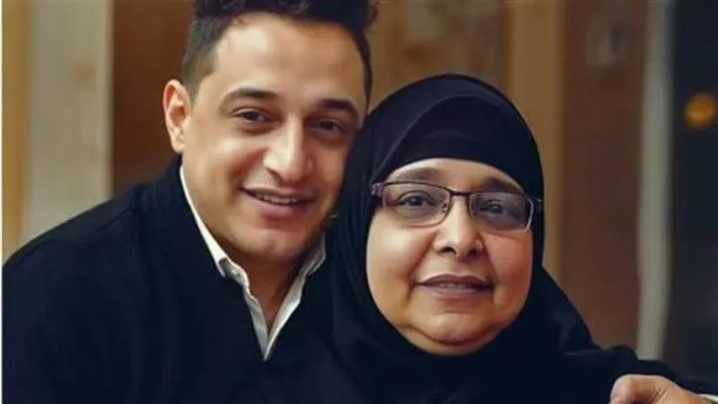 «افتكروها ماتت».. حقيقة الأزمة الصحية لوالدة المطرب رضا البحراوي