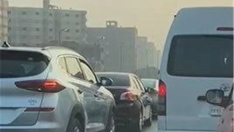 كثافات مرورية متحركة بمحاور القاهرة والجيزة مع بداية الذروة الصباحية