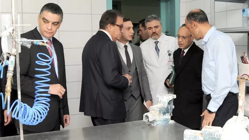 وزير الصحة يتفقد مستشفى 