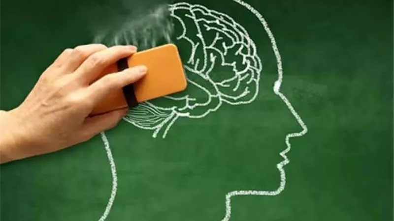 هل تنسى الأشياء دائمًا؟.. قد يكون السبب الاضطراب الدماغي الخطير