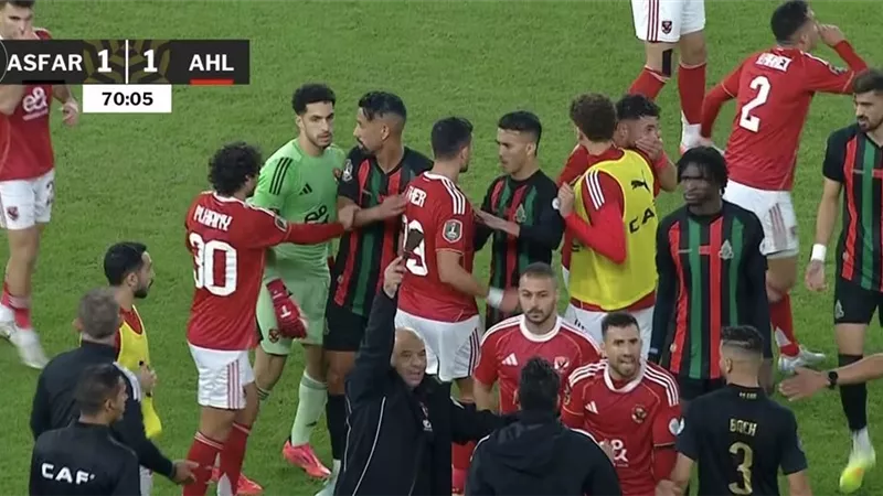 كاف يوقع عقوبات رادعة ضد الجيش الملكي بسبب أحداث مباراة الأهلي