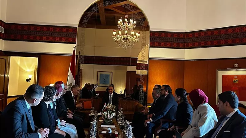 وزير الخارجية يلتقي أعضاء الجالية المصرية بإسلام آباد