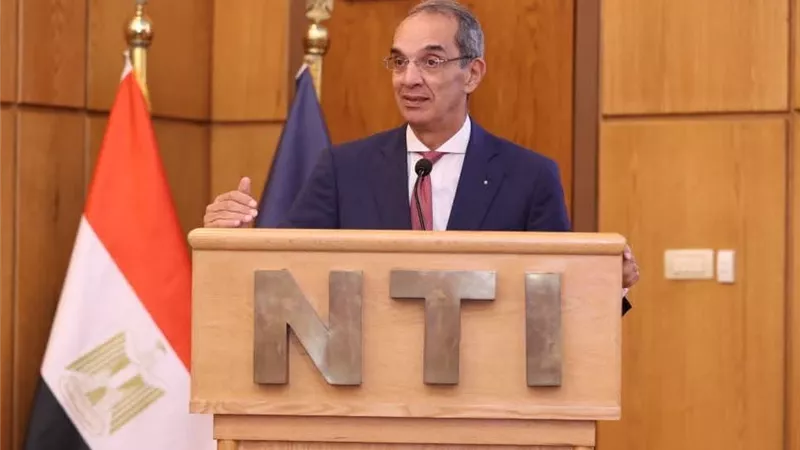 وزير الاتصالات يكرم الفرق المصرية المشاركة في المنتدى الأفروآسيوى للابتكار بماليزيا