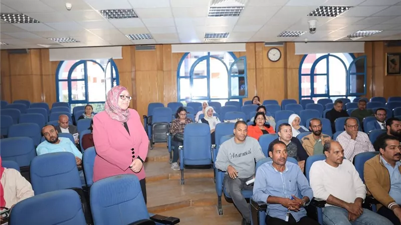اجتماع موسع لمتابعة جهود التنمية والخدمات في مراكز المحافظة