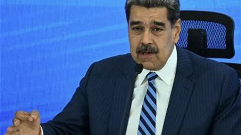 عرض أميركي بالخروج إلى موسكو.. سيناتور يكشف كواليس ضغط واشنطن على مادورو