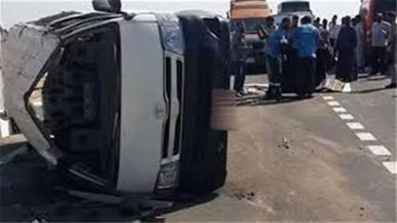 إصابة 6 أشخاص في حادث انقلاب ميكروباص بالطريق الصحراوي بأطفيح 