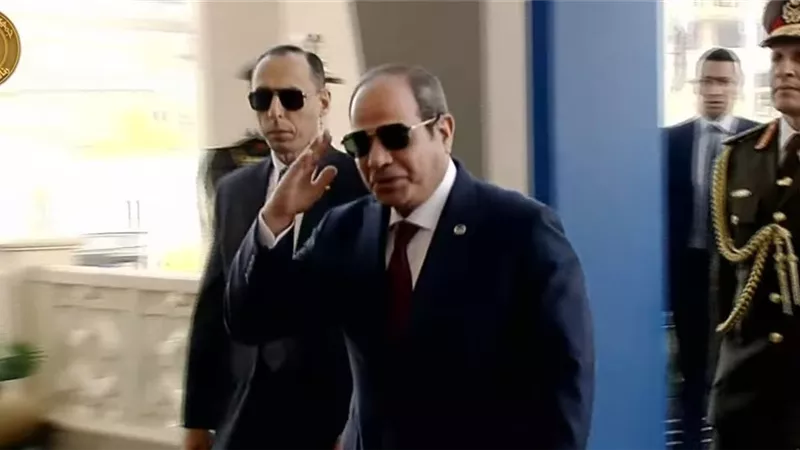 مسيرات جديدة ومدرعات وأسلحة جديدة.. الرئيس السيسي يشهد افتتاح معرض 