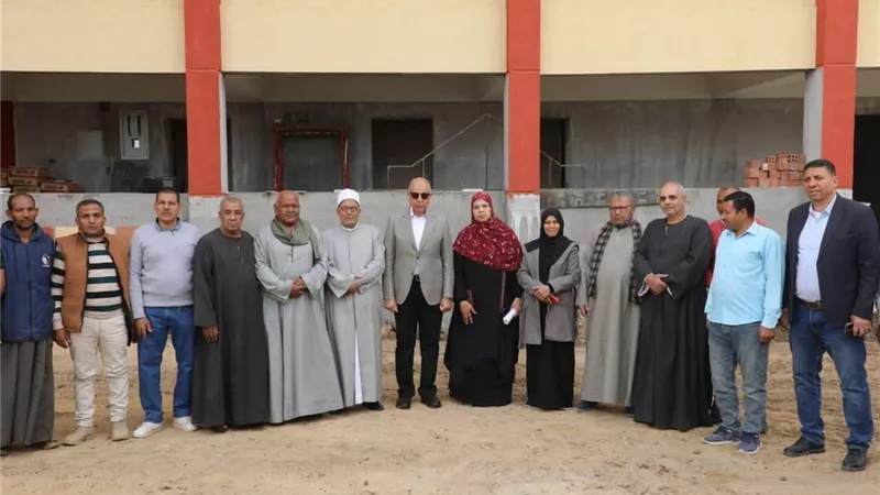 محافظ المنيا يتفقد إنشاء معهد أزهري بجهود الأهالي في بني محمد سلطان