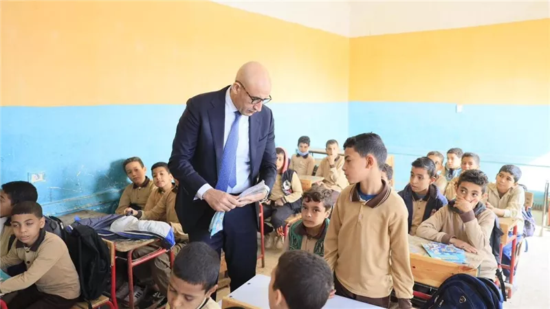 وزير التعليم يفاجئ مدارس البدرشين والصف بالجيزة لمتابعة انضباط سير العملية التعليمية 